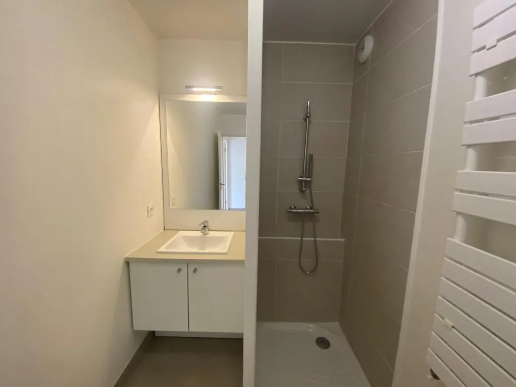 Salles de bain - Appartement Traversant avec Terrasses à Ocoeur