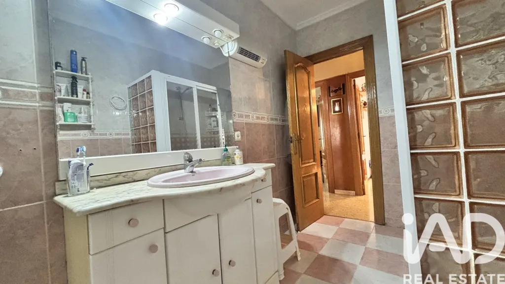 Vannitoad - Alicante Apartment with Potential for Division