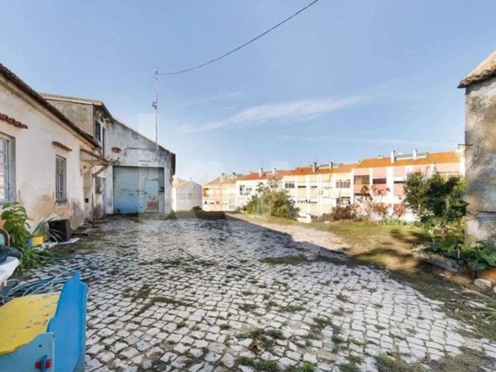 Aed - Urban Land with Development Potential in Seixal
