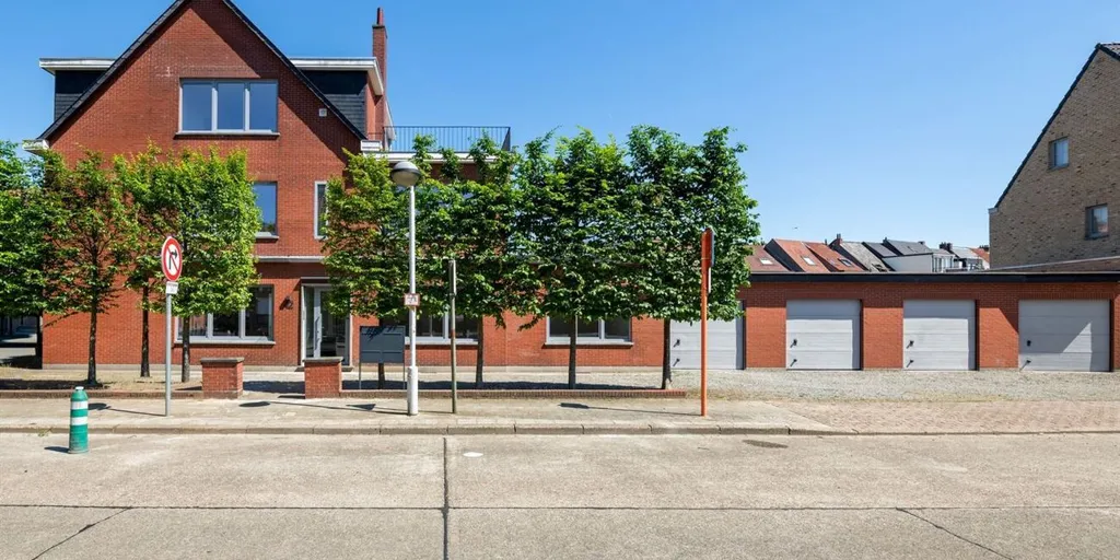 Extérieur - Appartement Rénové avec Garage à Lier
