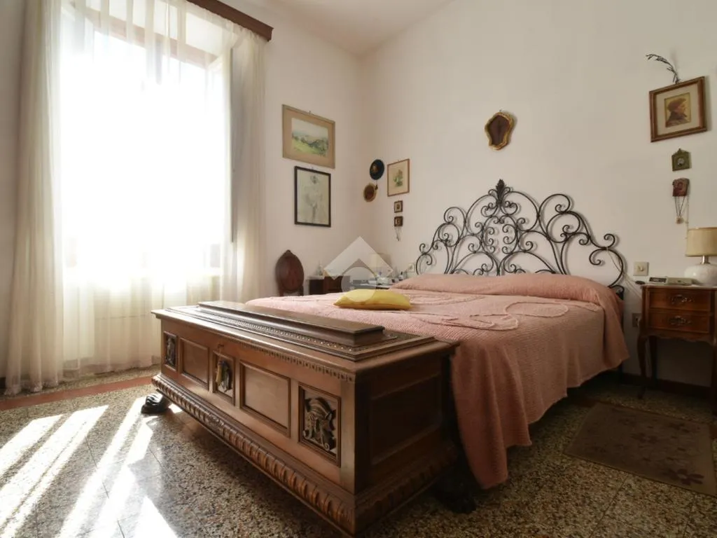 Chambres - 4-Room Apartment with Balcony in Florence