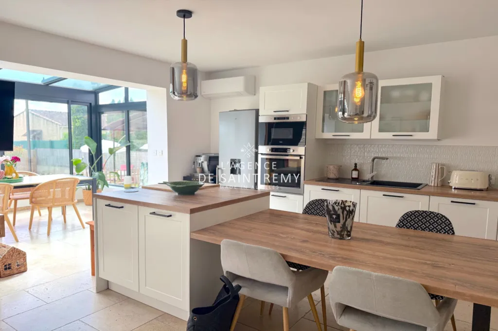 Kitchen - Charming Villa with Veranda in Mollégès