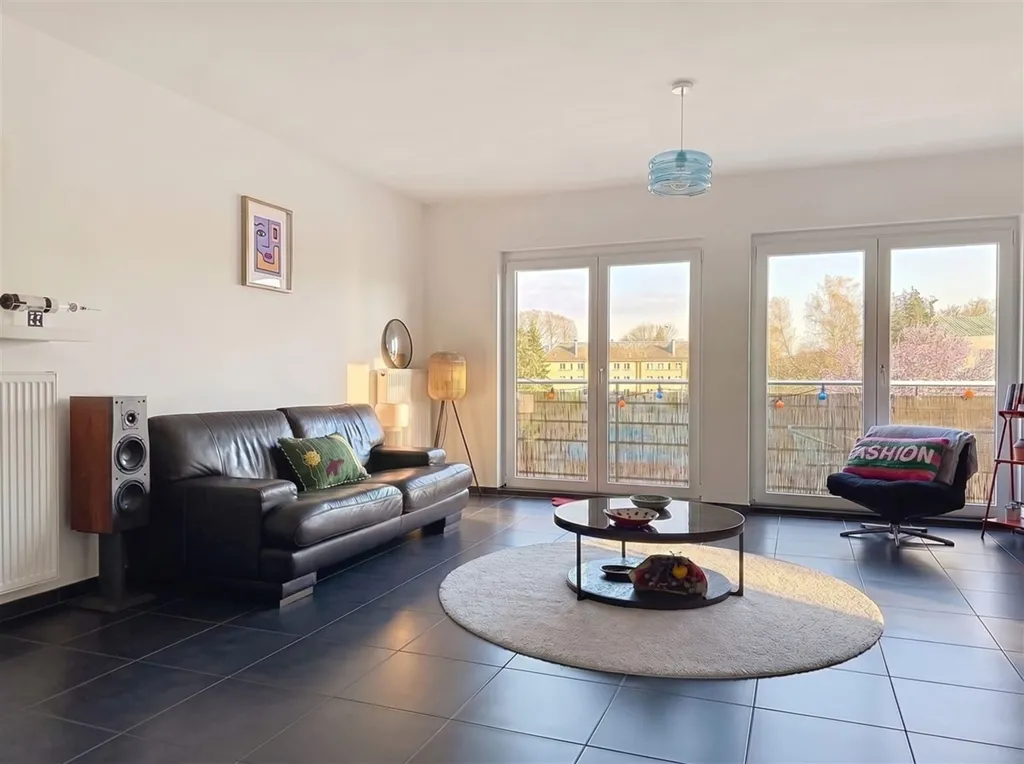 Séjour - Appartement avec balcon et parkings à Arlon