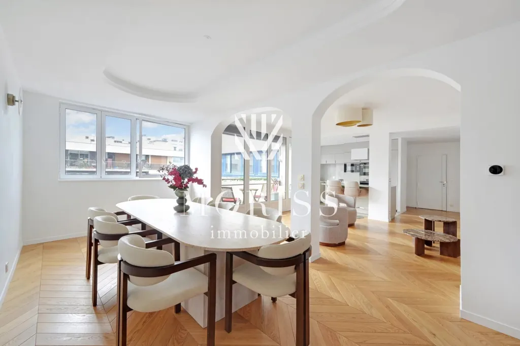 Sala da pranzo - 5-Piece Apartment with Balcony in Paris