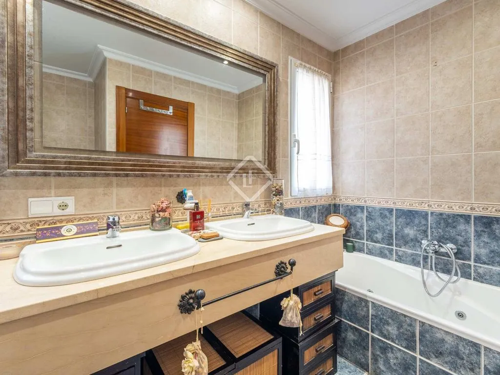 Vannitoad - Luxury Villa with Pool and Mountain View in Alicante