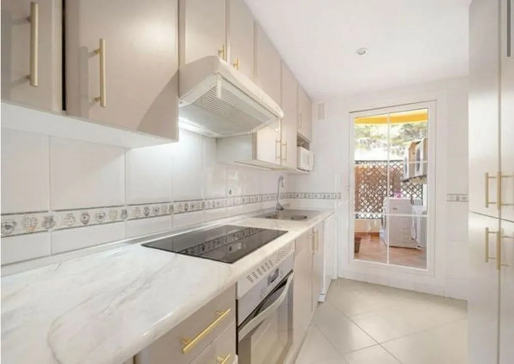 Cuisine - Apartment with Pool in Nueva Andalucía Centre