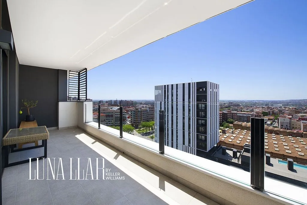 Balcone - Modern Flat with Pool in Cornellà de Llobregat