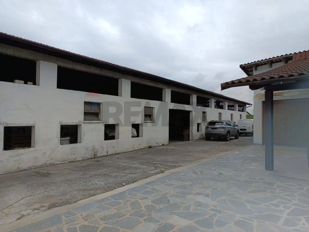 Aed - Industrial Warehouse with Pool Access in Casevecchie