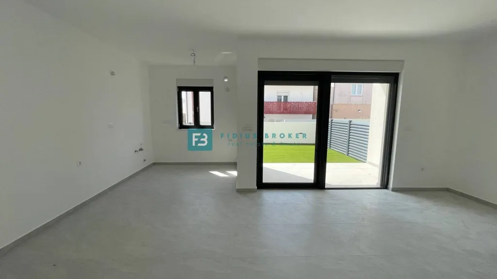 Stanze - Two-Bedroom Apartment with Garden in Vodice