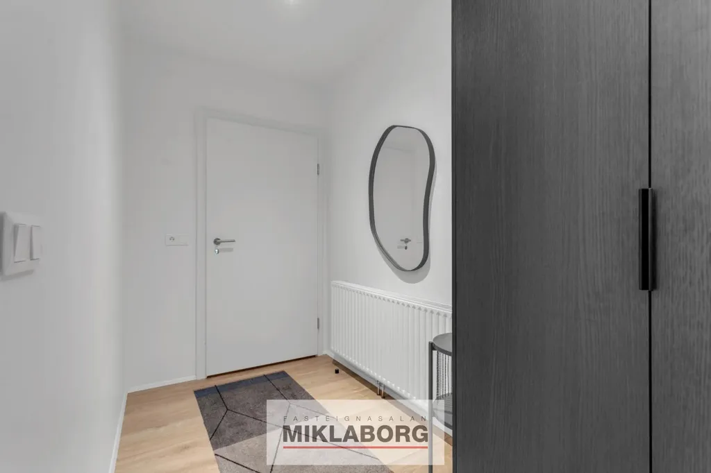 Ingresso - Modern Apartment with Balcony in Hafnarfjörður