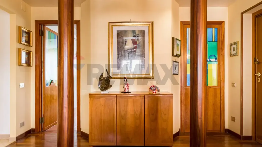 Esik - Spacious Apartment with Balcony in Palermo