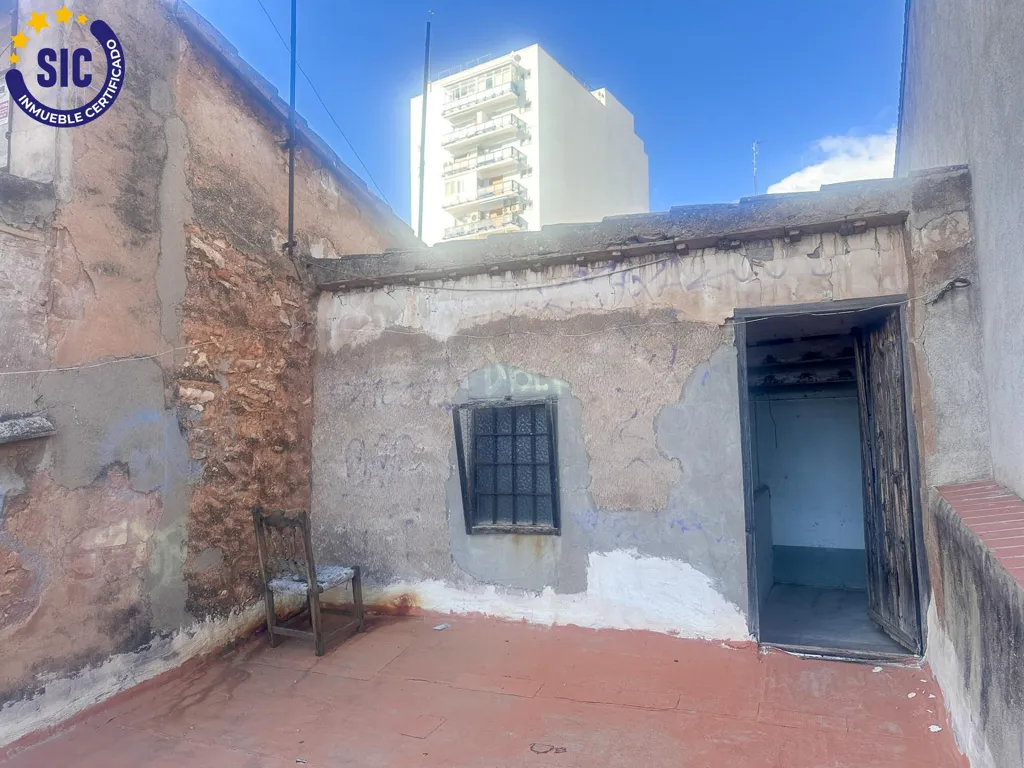 Jardin - Three-Storey House for Restoration in Castellón Centre