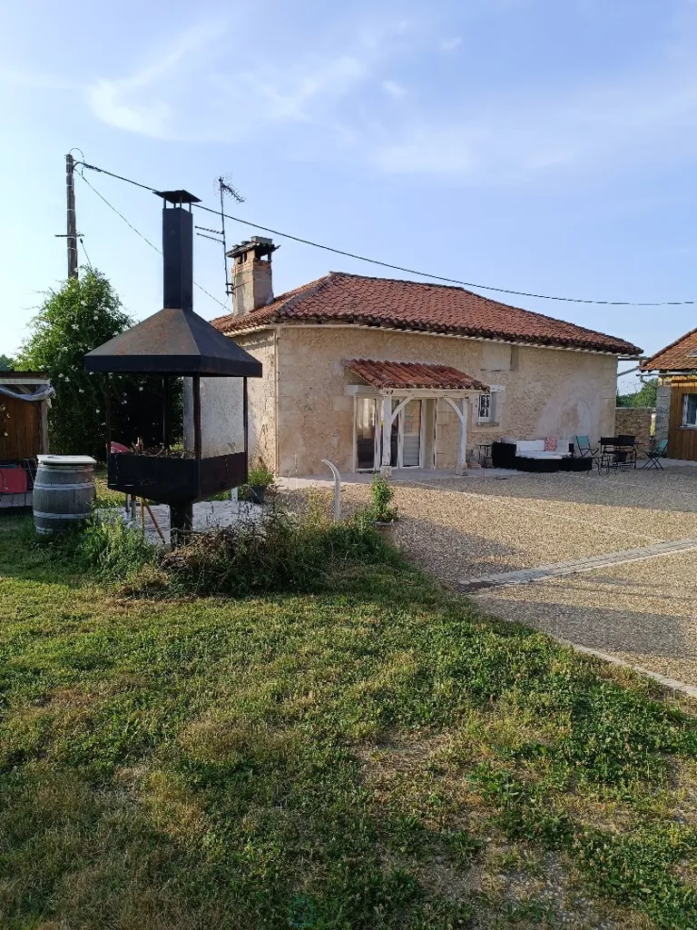 Terrasse - Ferme Rénovée avec 2 Gîtes et Cour Intérieure à Périgueux
