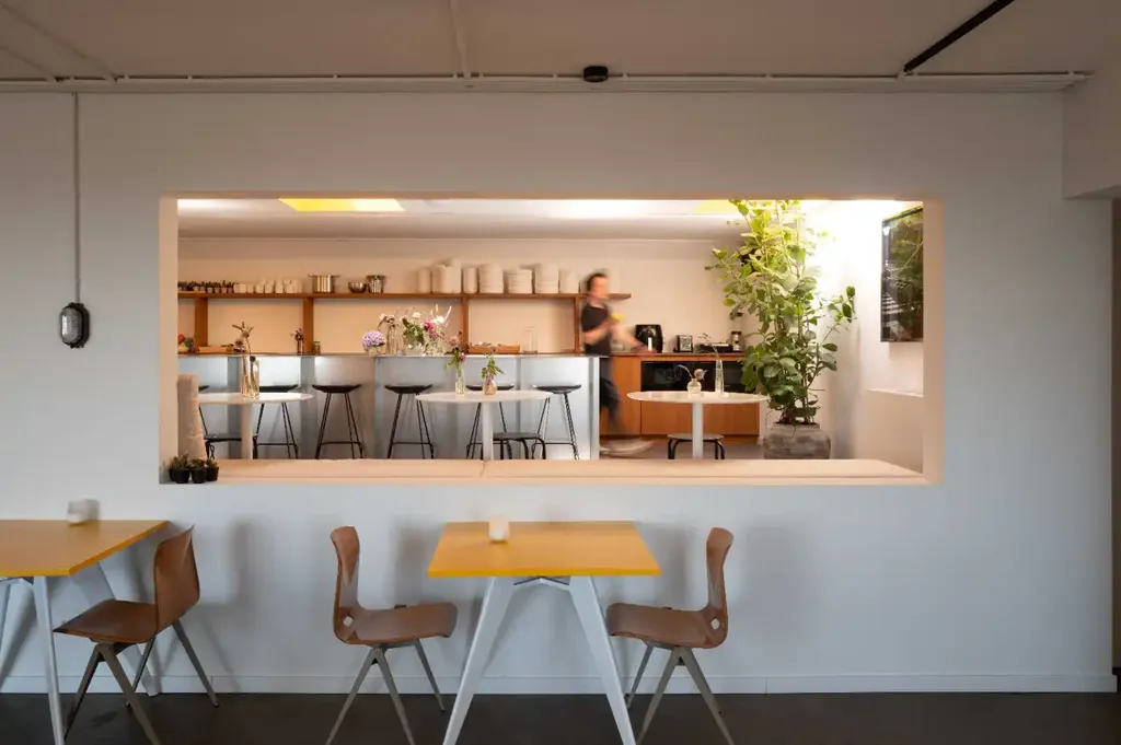 Salle à manger - Co-working OVAL Sky sur la Mechelsesteenweg