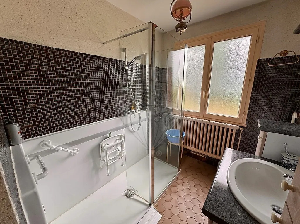 Salles de bain - Maison au Calme avec Terrain Arboré près de Nevers
