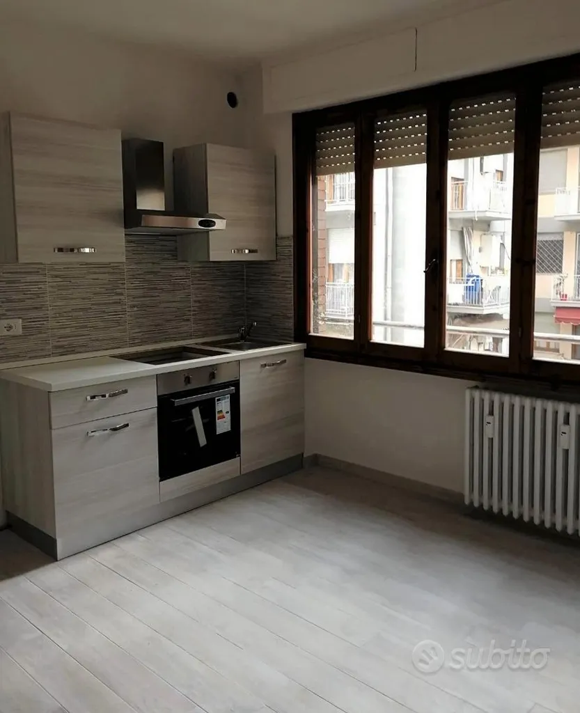 Köök - Rearfitted Studio with Private Cellar in Prato