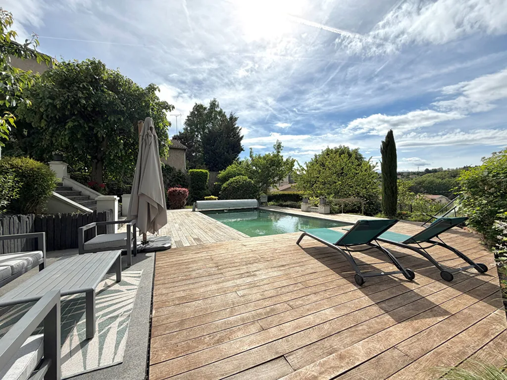 Bassein - Eiffel-Style House with Pool in Prestigious Area