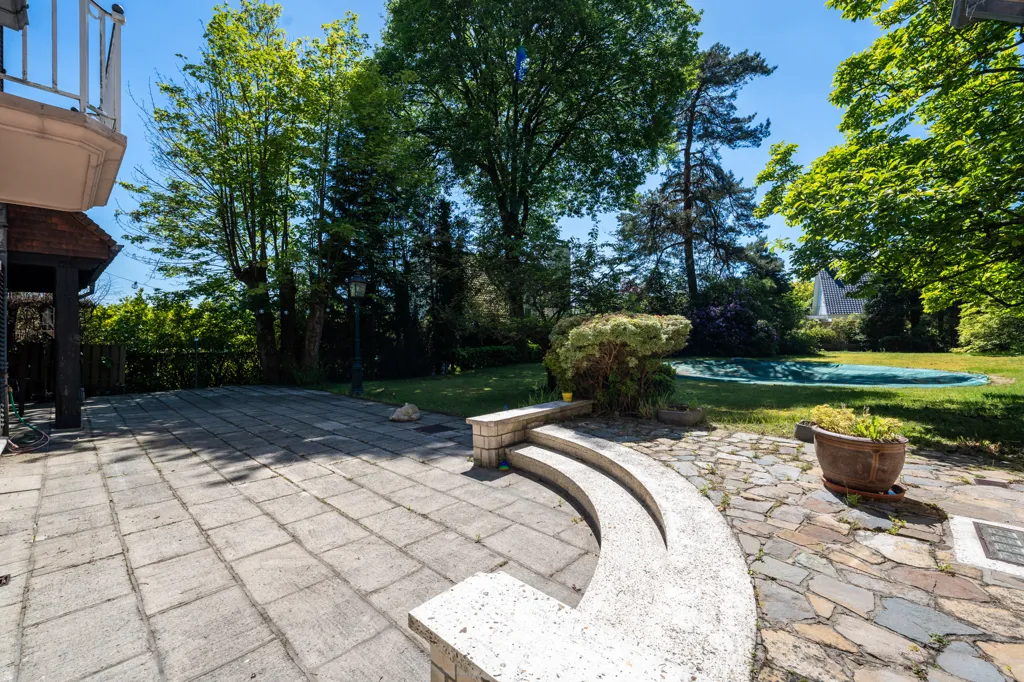 Terrasse - Villa Charmante avec Piscine à Kraainem
