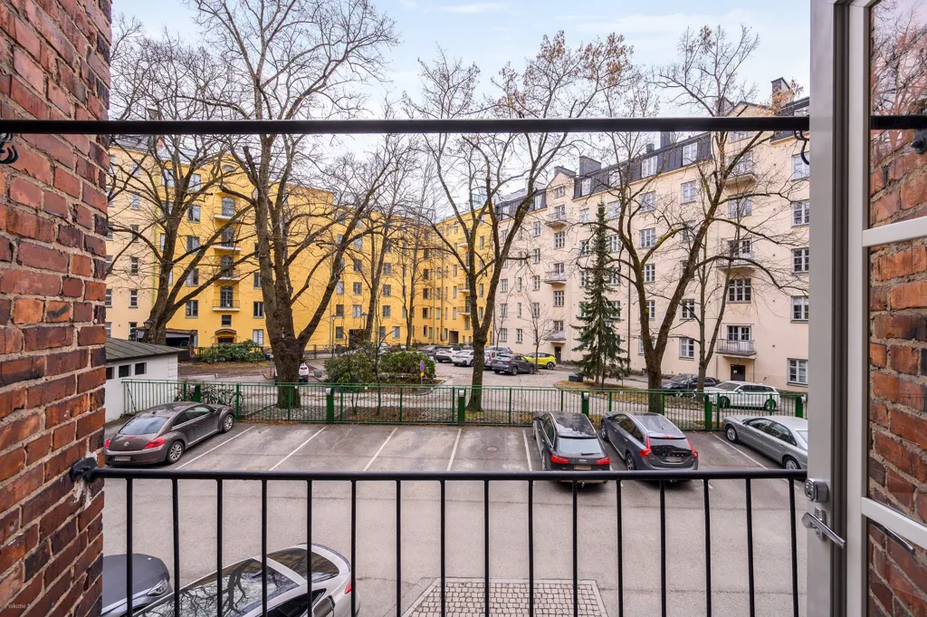 Balcon - Bright Apartment with High Ceilings in Etu-Töölö