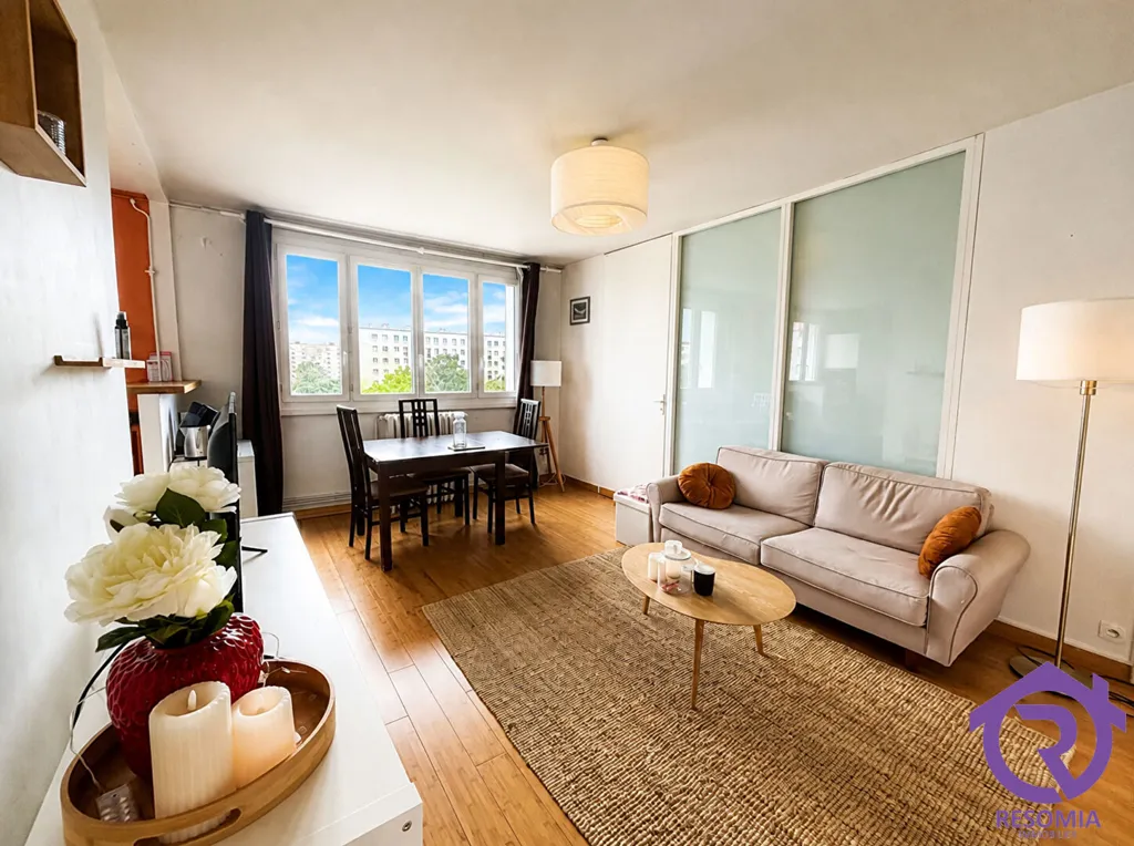 Elutuba - 3-Bed Flat with Lift in Châtillon