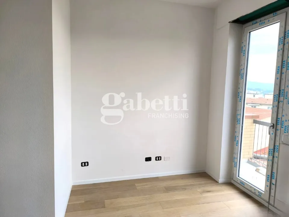 Toad - Fully Rented Trilocale with Balcony in Florence