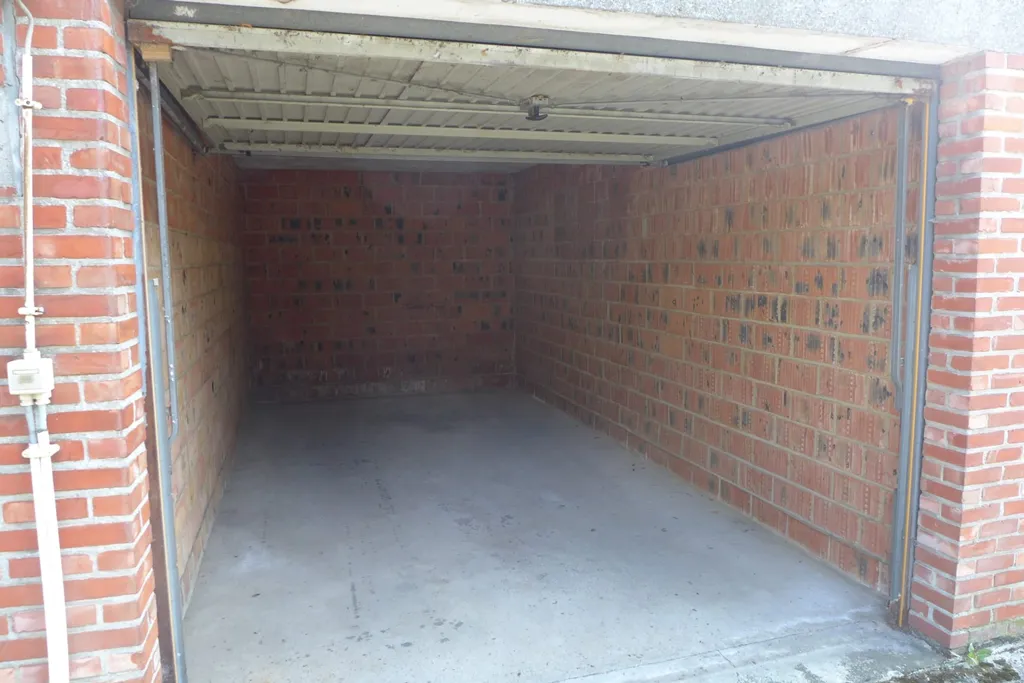 Garage - Fully Renovated 3-Bed Apartment in Kontich
