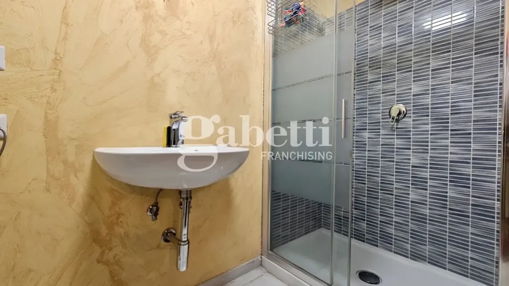 Salles de bain - Rustic 4-Room Apartment with Terraces in Florence