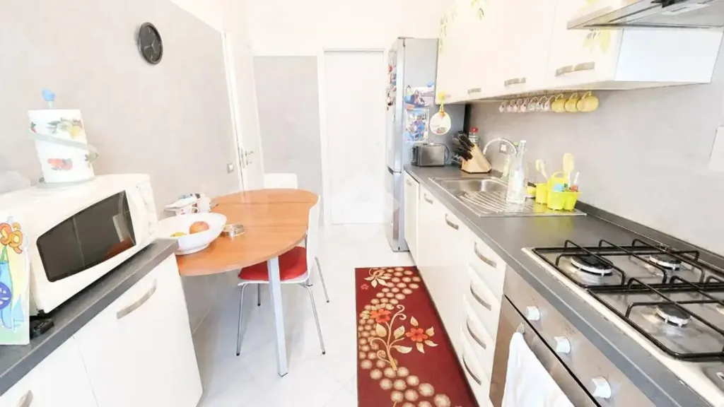 Cucina - Bright Triplex with Balcony in Rome