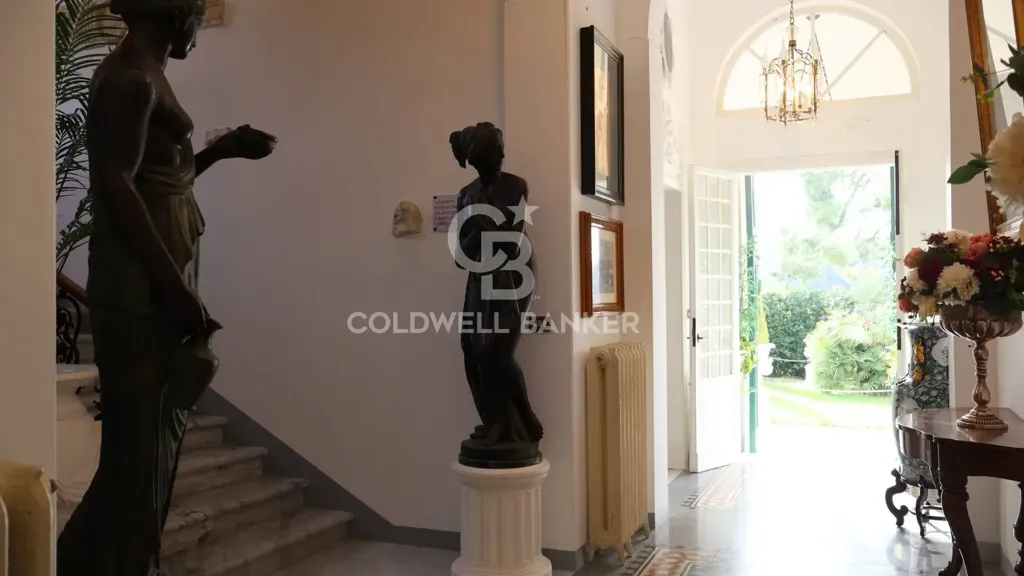 Esik - Historic Villa with Garden in Filottrano