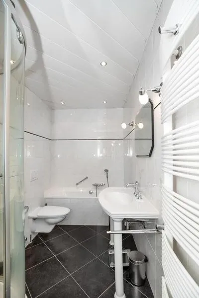 Salles de bain - Historic Detached House with Garden in Gemert