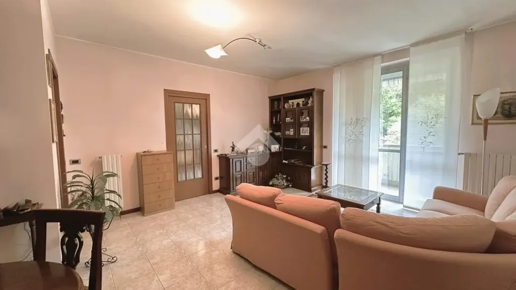 Séjour - Spacious Apartment with Balcony in Vimercate