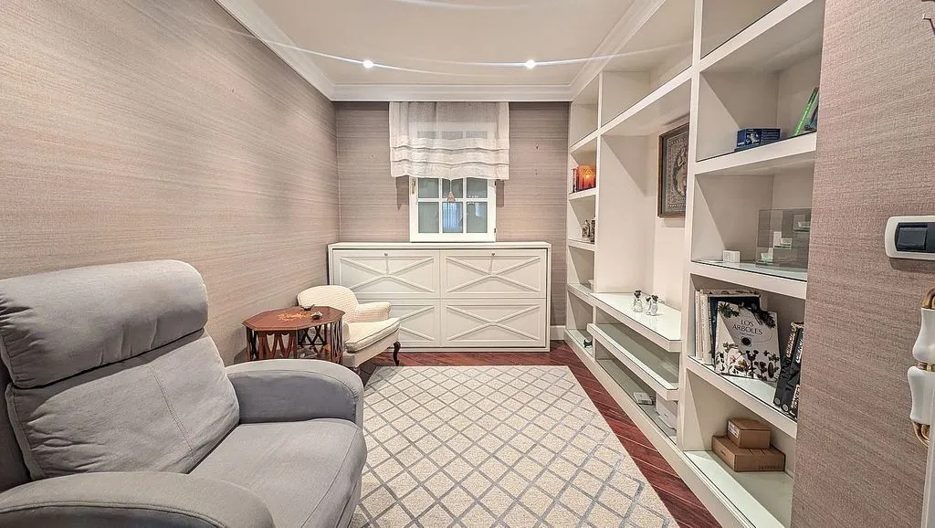 Kabinet - 1-Bed Flat with Terrace in El Pinar