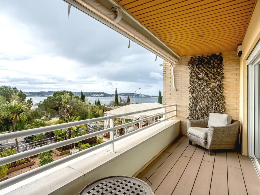 Rõdu - Duplex Apartment with River View in Algés