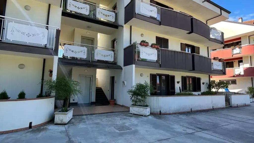 Extérieur - Rear-Accessed Apartment with Private Garden in Ceccano