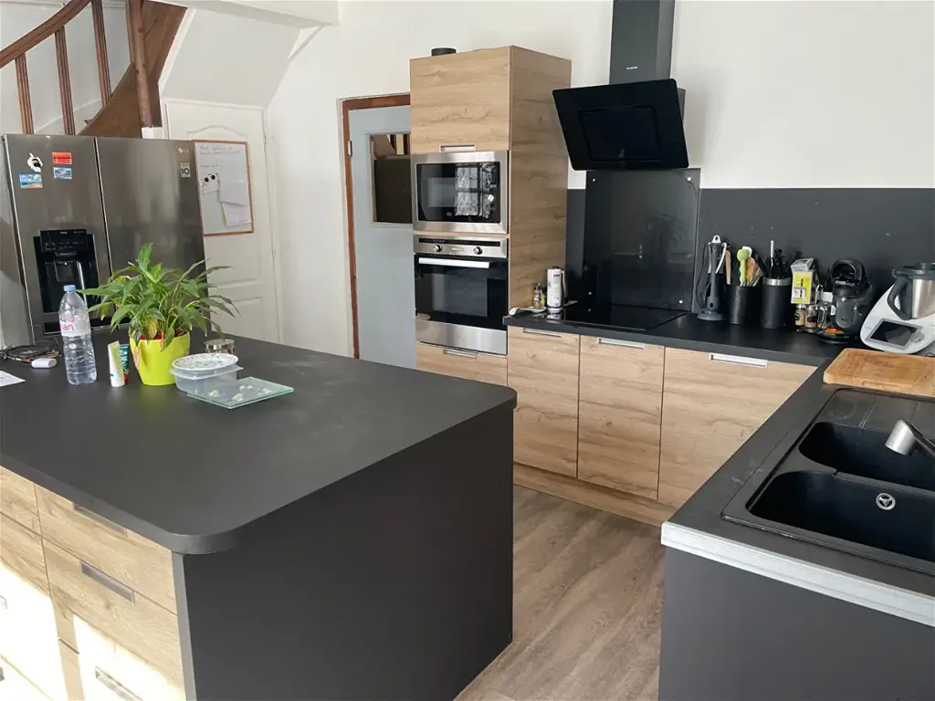 Cucina - 5-Bedroom House with Workshop in Blanzay