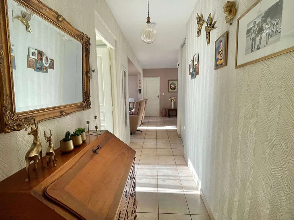 Entrée - Appartement T4 avec Garage dans l'Hypercentre de Bourgoin-Jallieu