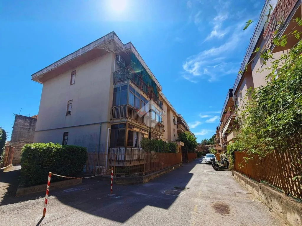 Apartment with Balcony in Palermo