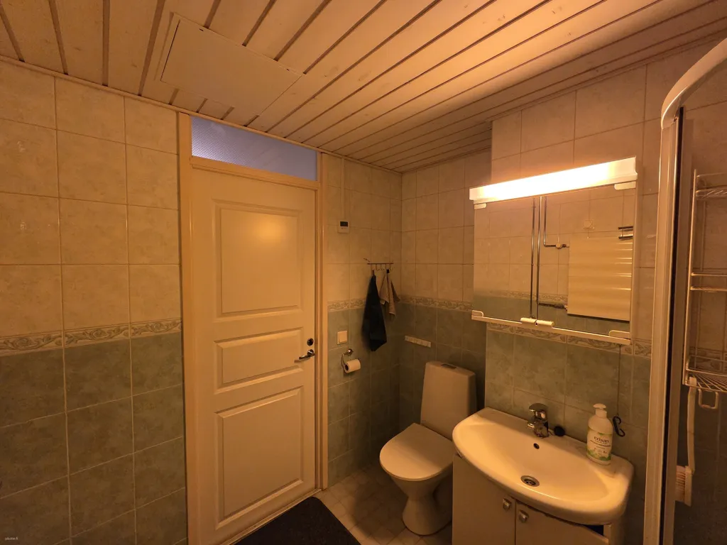 Bathrooms - Spacious Apartment with Balcony in Lahti