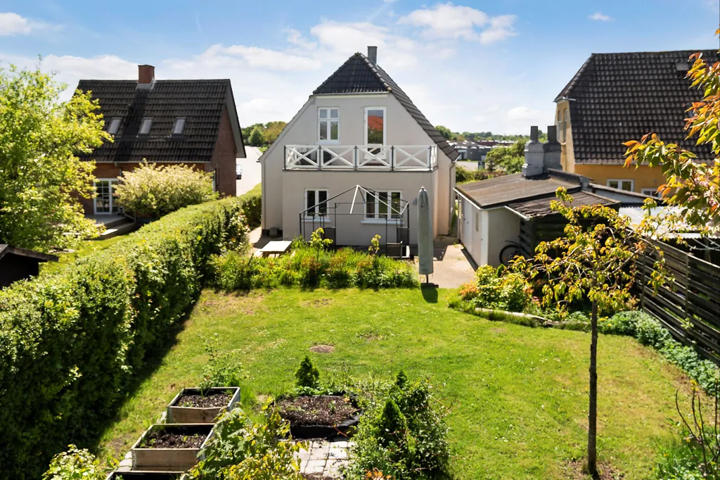 Jardin - 1929 Villa with Garden in Næstved
