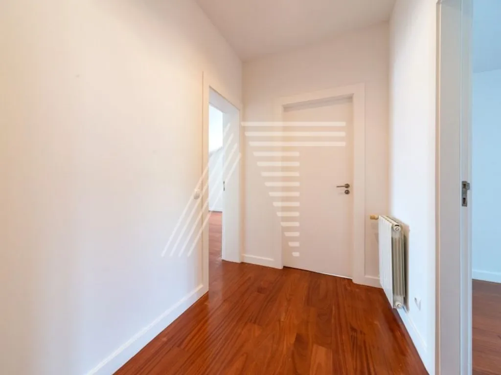 Esik - Luxury Apartment with En Suite in Lisbon