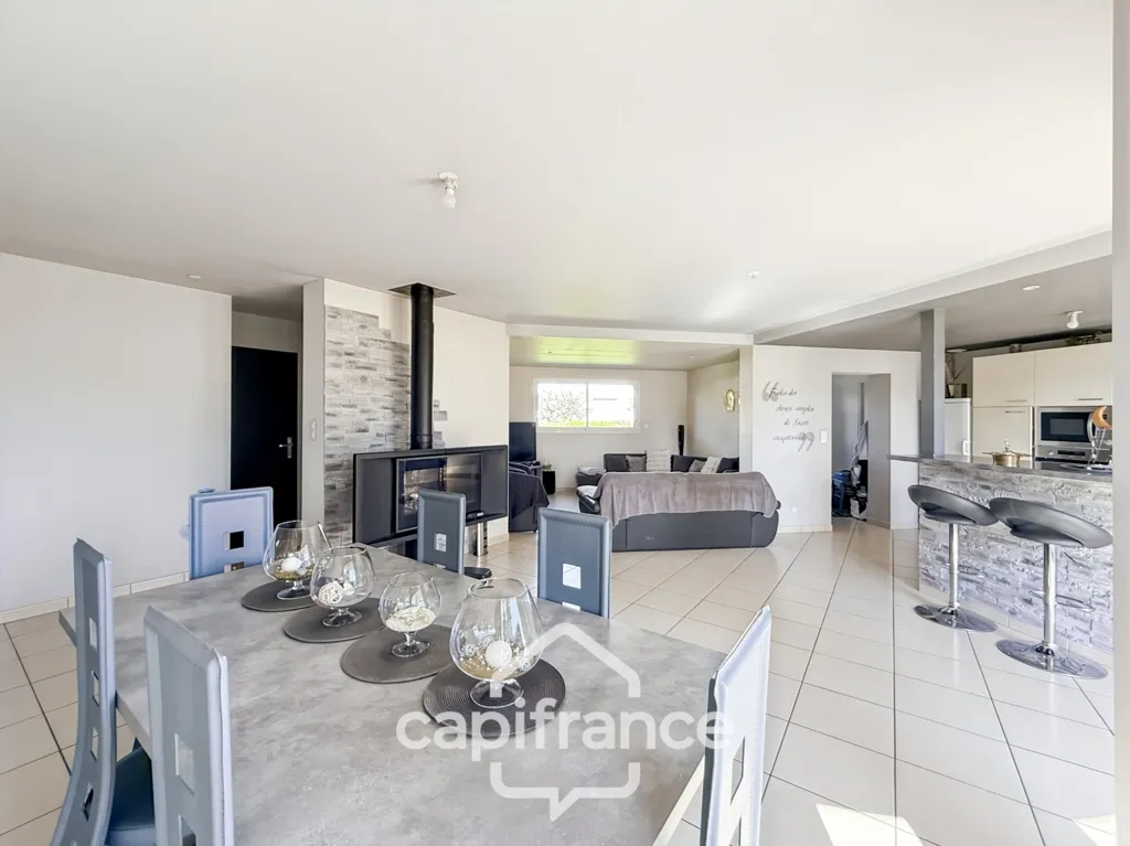 Sala da pranzo - Architectural House with Studio in Pontivy