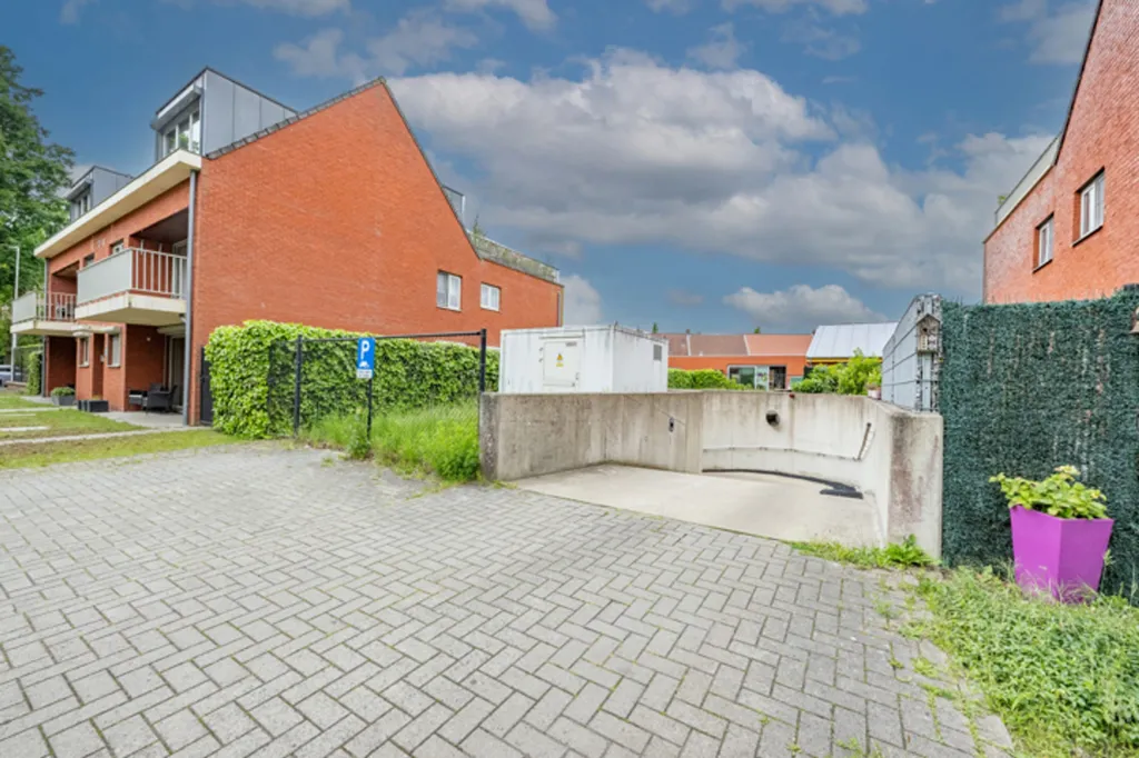 Extérieur - Appartement Équipé avec Terrasse et Parking à Anvers