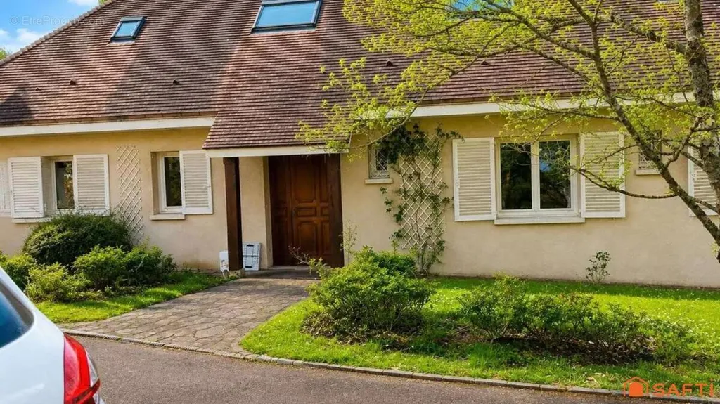 Extérieur - Maison Familiale avec Parc à Lisieux