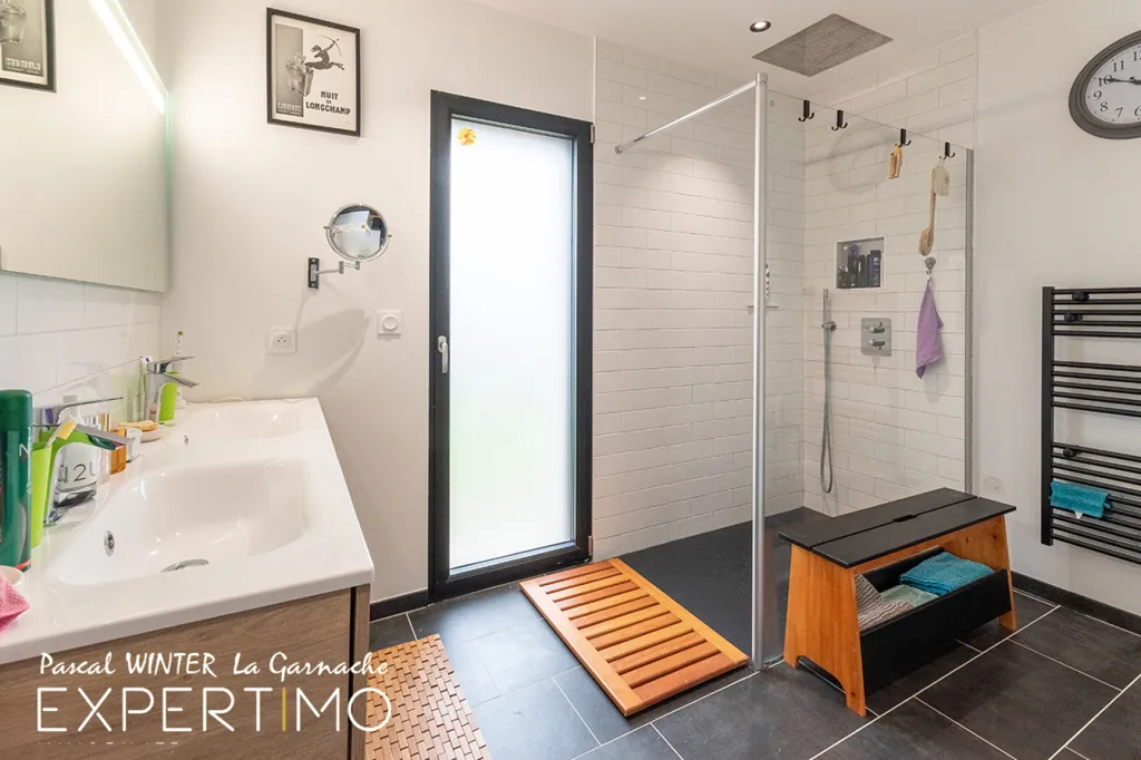 Salles de bain - Maison d'architecte avec terrasse à La Garnache