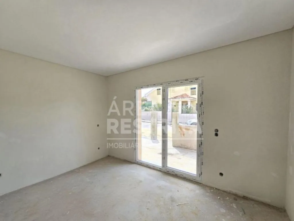 Rooms - Contemporary Semidetached House in Seixal