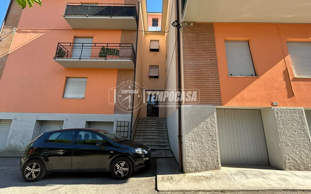 Esterno - Piano Terra Apartment with Box in Loreto