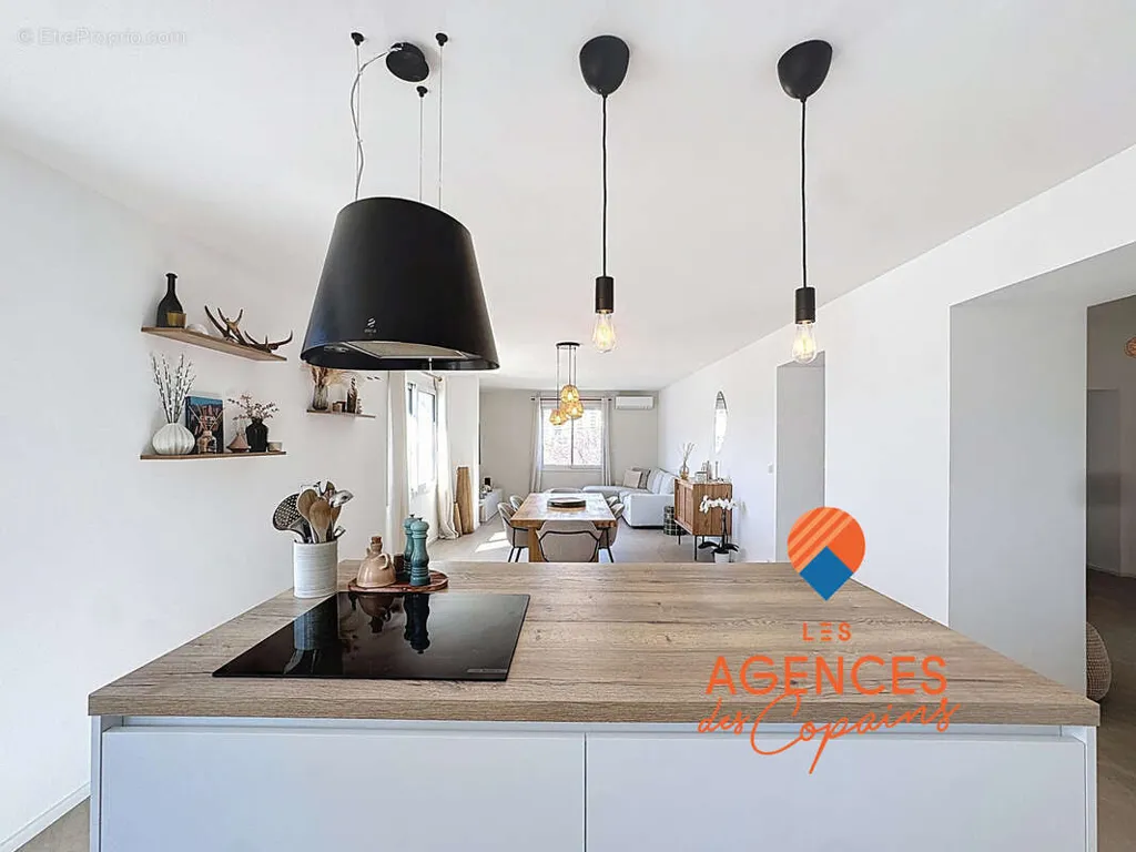 Köök - High-End Villa with Terrace in La Serinette
