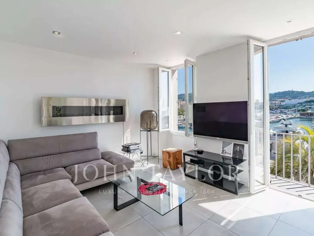 Séjour - Appartement avec Vue Mer dans le Vieux Port de Cannes