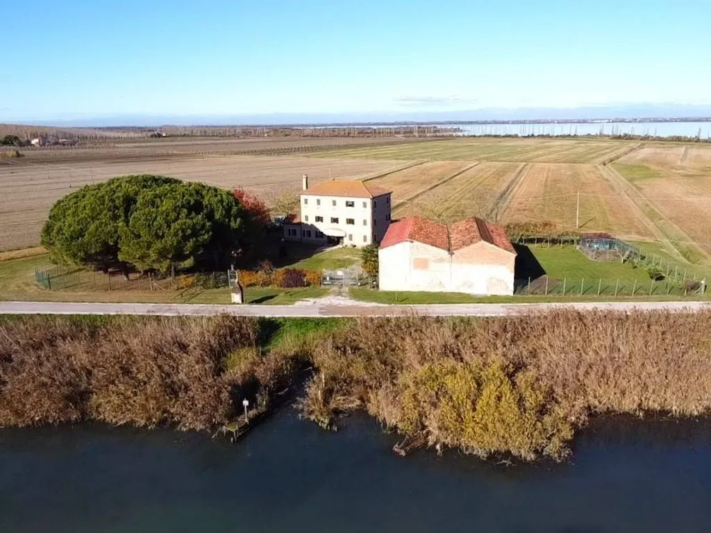 Õhuvaade - Historic Farmhouse with Pier in Jesolo