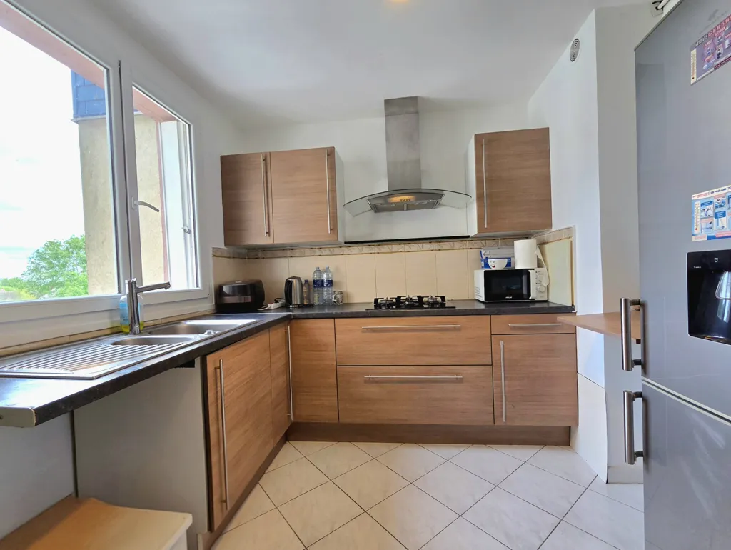 Köök - Brightly Lit Flat with Parking in Plessis-Trévise